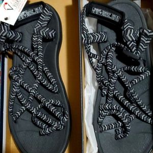 Viakix Siena Sandals size 9 NWT